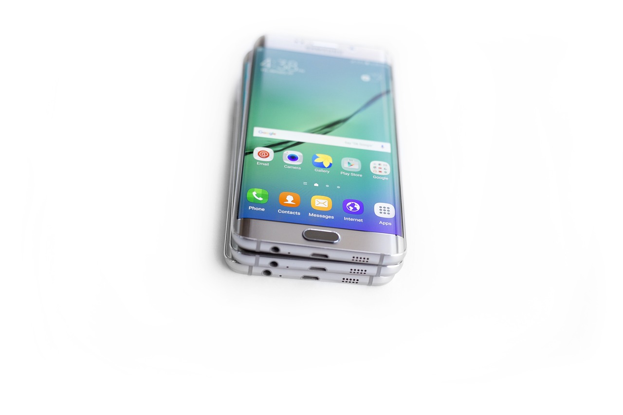 三星Galaxy S7 Edge 7100白色款閃耀登場，最新報(bào)價(jià)一覽