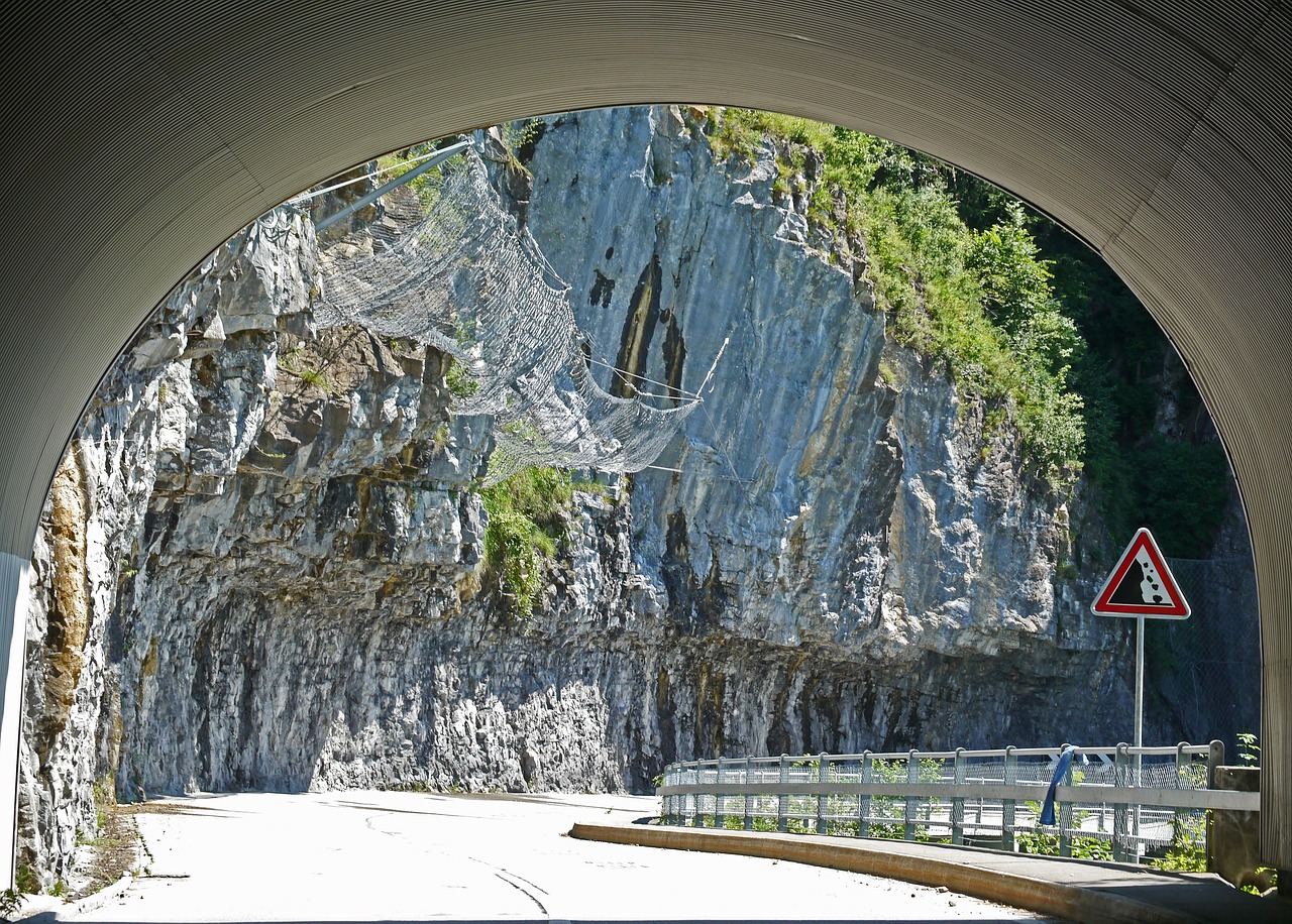 瓊州海底隧道，建設(shè)進(jìn)展、技術(shù)挑戰(zhàn)與未來(lái)展望的最新消息