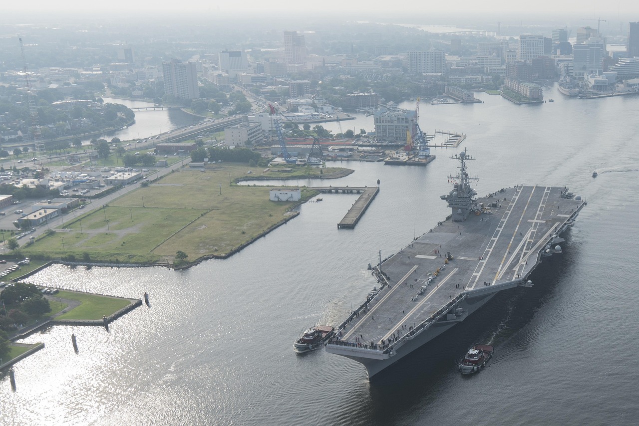 中國海軍第三艘航母福建艦最新進(jìn)展，艦島安裝工作順利進(jìn)行