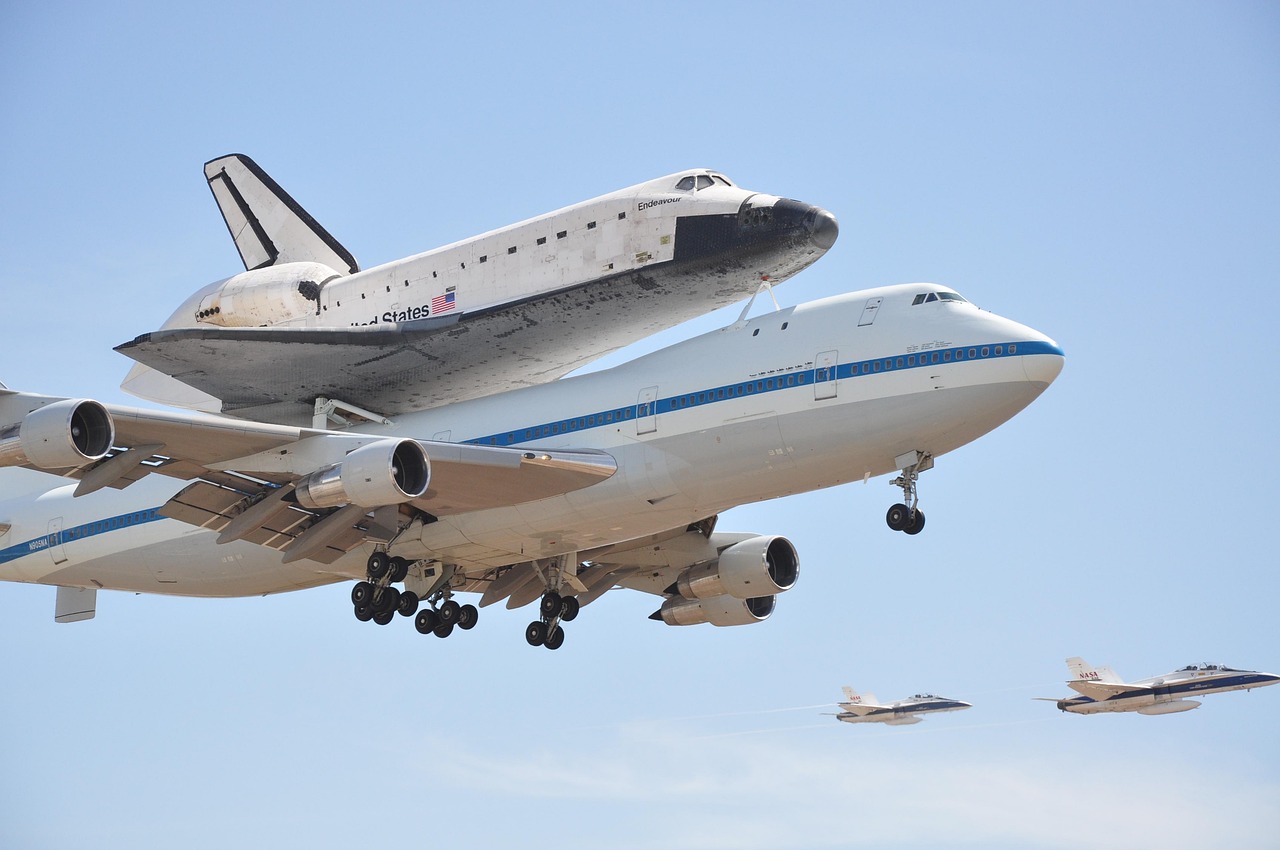 探索航空技術(shù)革新，最新飛機(jī)與未來展望